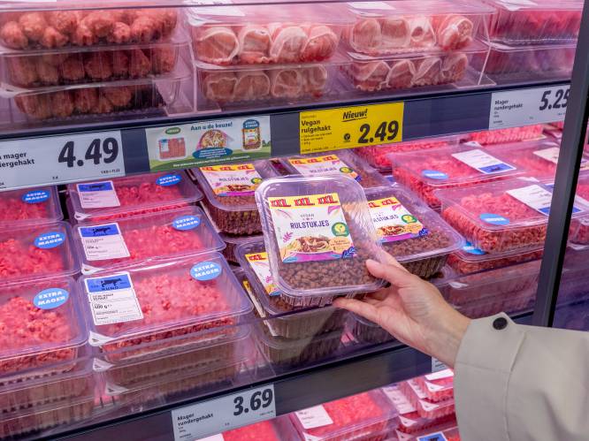 Lidl legt vleesvervangers pal naast echt vlees om koper te verleiden tot vegetarisch