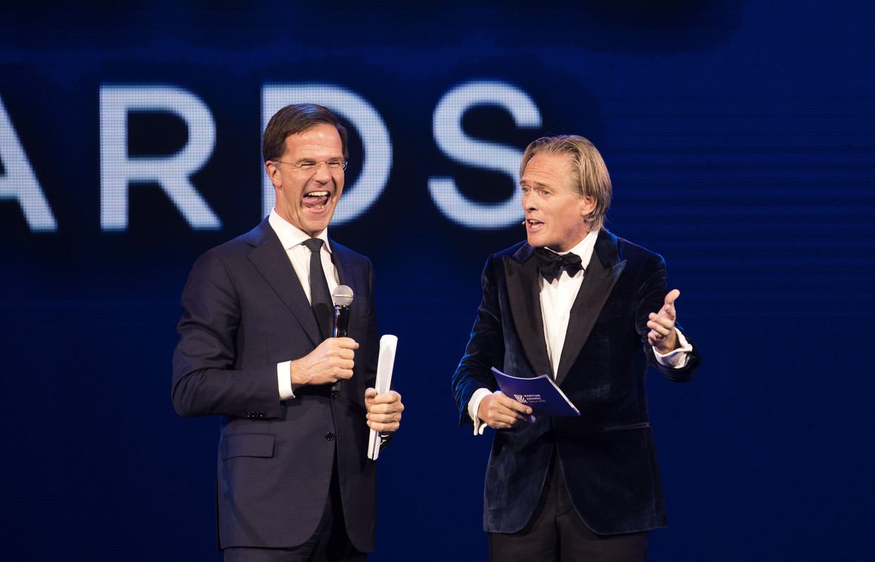 Minister-president Mark Rutte en Jort Kelder openen het Maritime Awards Gala 2016. Beeld ANP