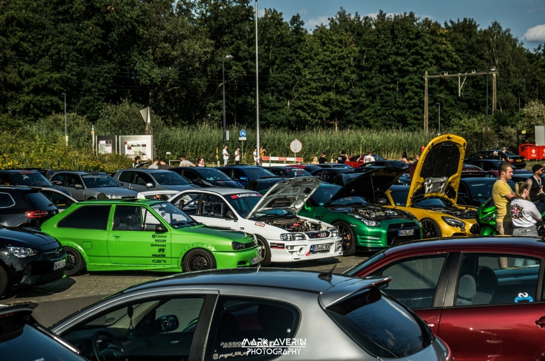 Car meeting in Enschede groot succes ‘Maar er zitten altijd rotte appels tussen’ Foto
