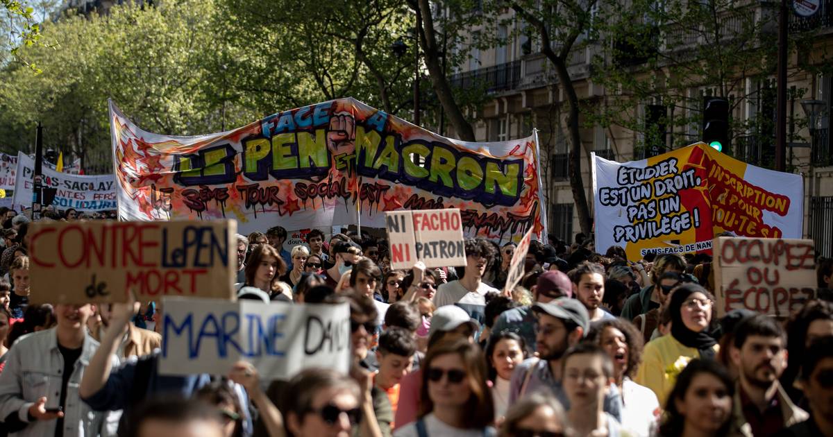 Французская демонстрация против крайне правых |  за рубеж