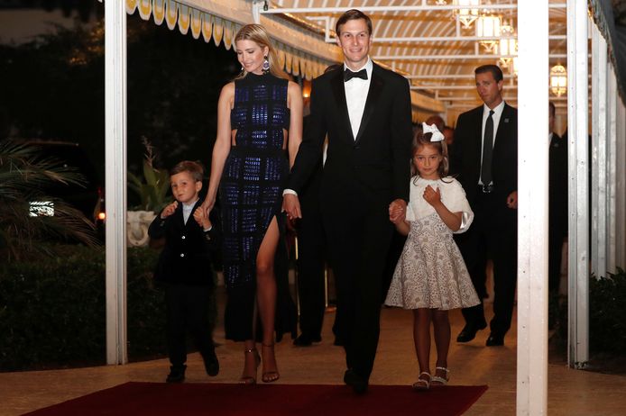 Ivanka Trump en echtgenoot Jared Kushner met hun kinderen Joseph en Arabella.