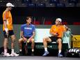 Botic van de Zandschulp, Paul Haarhuis en Tallon Griekspoor (vlnr) tijdens de kwartfinale van de Davis Cup tegen Australië.