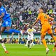 Frenkie de Jong laat de bal uit de hemel vallen en Cody Gakpo kopt: Oranje wint van Senegal