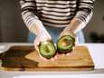 Dankzij deze handige truc kun je een halve avocado langer bewaren