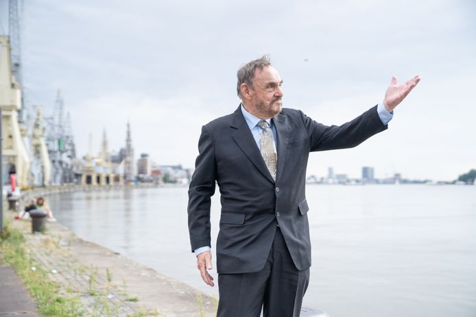 John Rhys-Davies on the banks of the Scheldt. "Belgians are such a warm people."