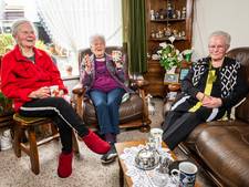 Deze drie zussen wonen al 65 jaar in dezelfde straat: ‘Ik verhuis alleen tussen zes planken’