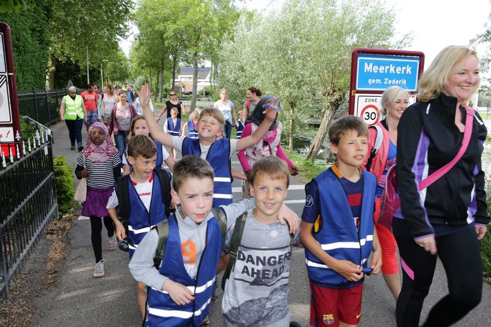De avondvierdaagse in Meerkerk van vorig jaar.