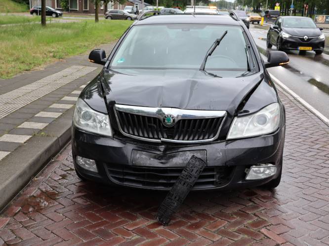 Twee auto’s beschadigd bij kop-staartbotsing in Drunen