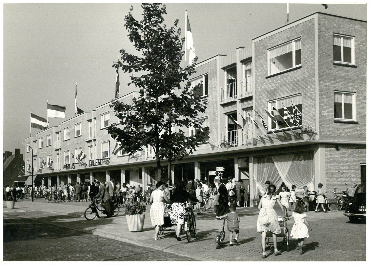 De eerste winkelgalerij van Helmond, geopend in 1959. Beeld rv