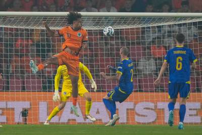 LIVE NETHERLANDS-BOSNIA. 1-1! Dominant Oranje gulps equalizer after opening goal by Joshua Zirkzee