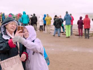 De senioren uit 'De Wereld Rond Met 80-jarigen’ zijn weer in hun nopjes: “Ik wil geen selfie, zo lelijk dat ik daarop ben”
