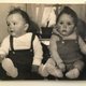 Als kind droegen we dezelfde babypakjes, later werd hij beroepsmilitair en ik dienstweigeraar
