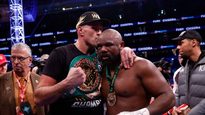 Bekijk hier de hoogtepunten | Tyson Fury deelt rake klappen uit in titelgevecht en vernedert andere bokser