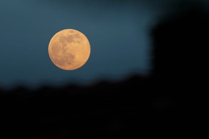 Kijk Vanavond Even Omhoog: Er Is Een 'Superaardbeimaan' Te Zien |  Wetenschap | Ad.Nl