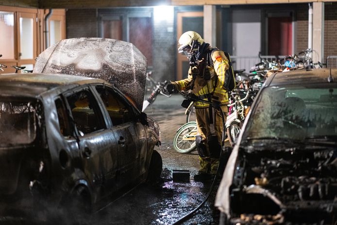 Felle Autobrand In Zwolle Derde Keer Op Dezelfde Plek Eerdere Brand Had Link Met Drugsoorlog Zwolse Drugsoorlog Destentor Nl