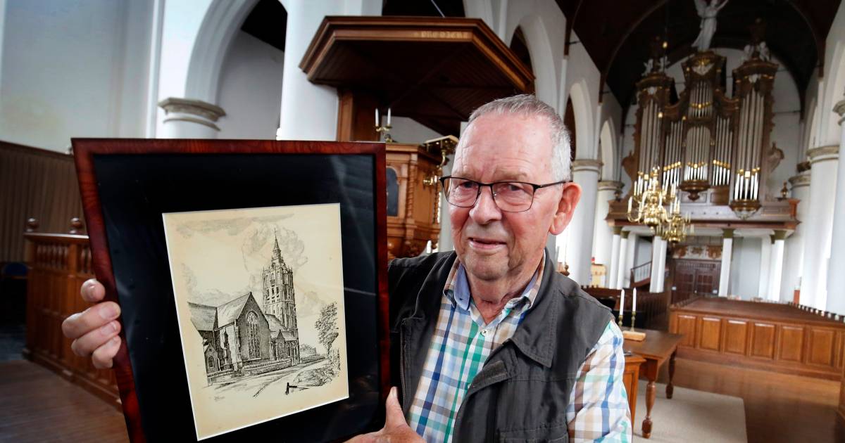 Tons (82) nicht schonk hem een historische prent, hij schonk hem aan de kerk in Asperen - AD
