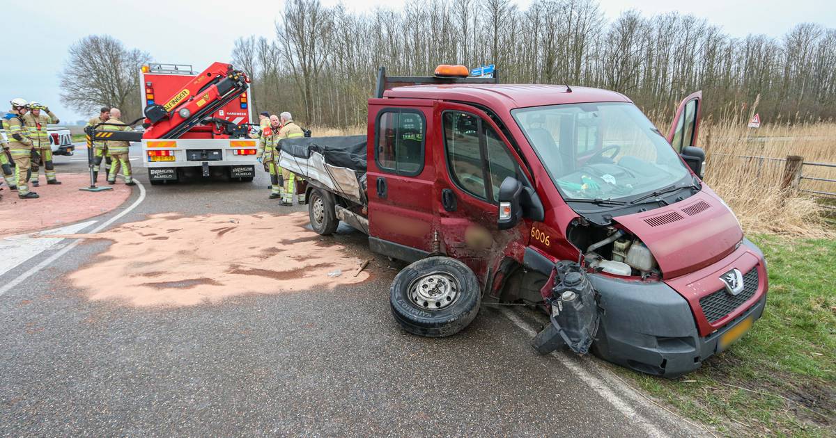 Diesel op de weg en gewonde na aanrijding bij Swifterbant.