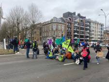 Des militants d’Extinction Rebellion bloquent le ring de Gand