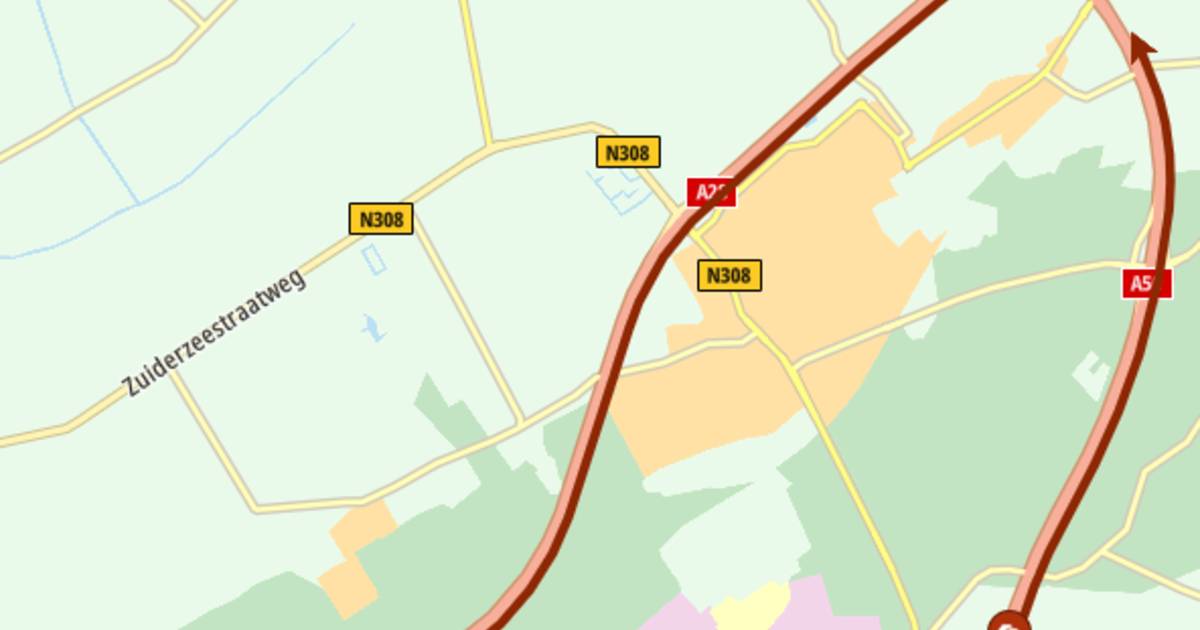 Flinke file tussen t Harde en Zwolle na ongeluk op A28, twee rijstroken dicht.