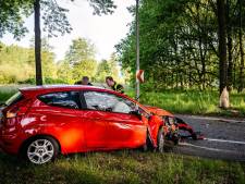 Automobilist gewond bij botsing tegen boom in Tilburg