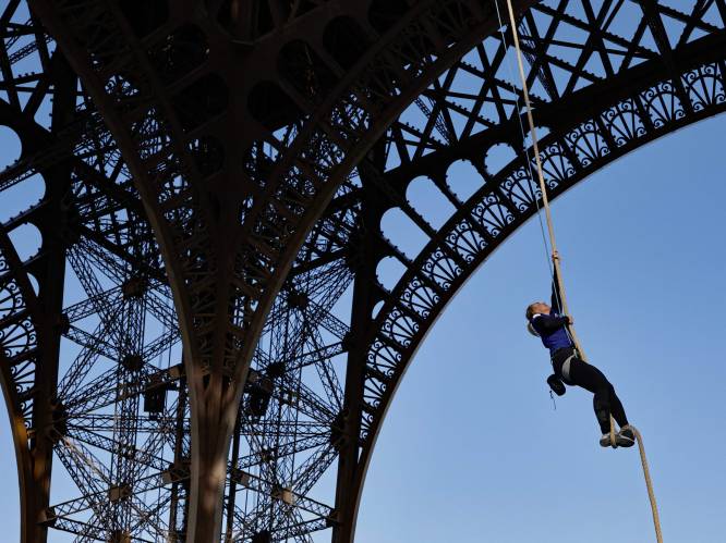 KIJK. Franse atlete beklimt Eiffeltoren met touw en verpulvert wereldrecord