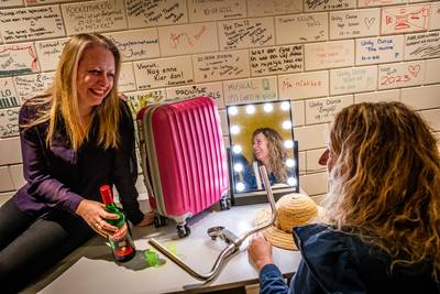 Irma en Wendy stappen als duo het podium op in Budel: ‘Tijdens ons optreden vertellen we waarom’