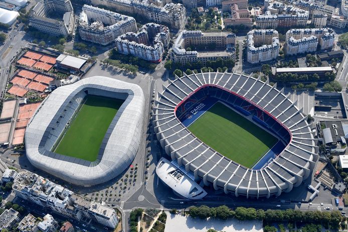 Het Parc des Princes (rechts) in Parijs, waar Frankrijk en Zuid-Korea vrijdagavond het WK 2019 openen.