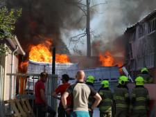 Uitslaande brand bij bedrijfspand in Kootwijkerbroek: ‘Sluit ramen en deuren’