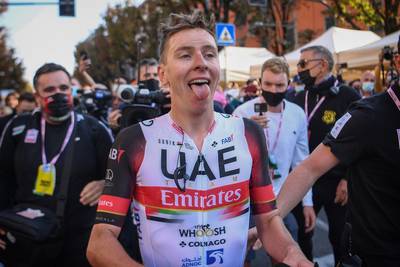 Tadej Pogacar is klaar voor 2022: “Als ik in de Ronde van Vlaanderen een kans krijg, dan pak ik hem”