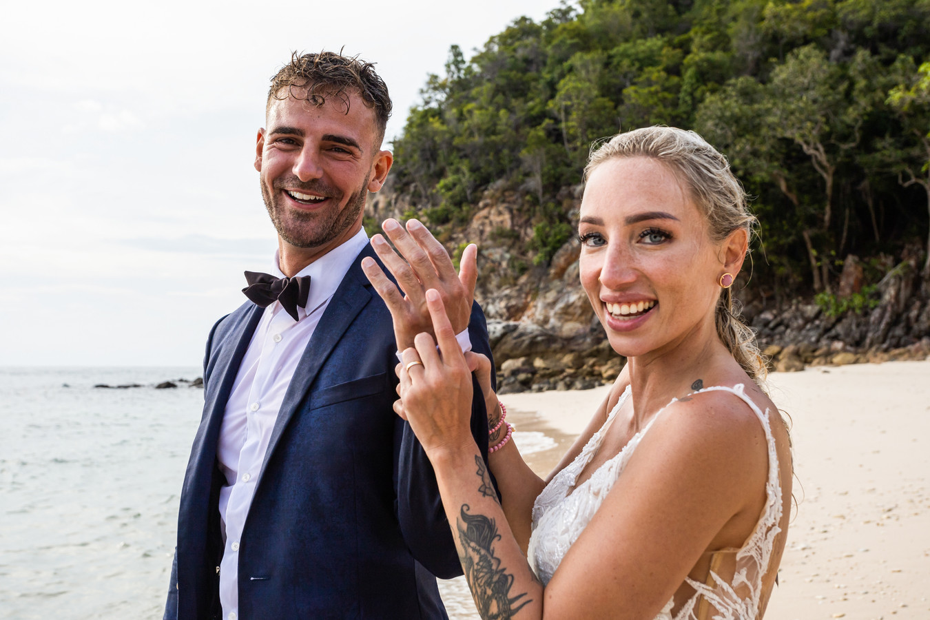 Oei! Joeri verliest ‘trouwring' nog voor hij strandt op ‘Honeymoon