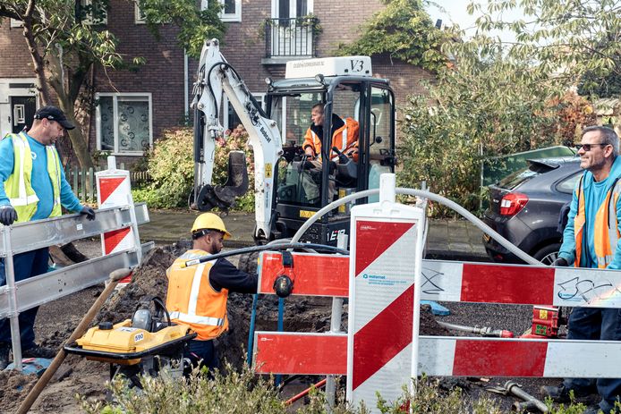 Aanleg van een individuele wateraansluiting in de Hensbroekerstraat in Tuindorp Nieuwendam.