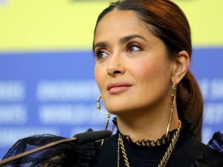 Salma Hayek assume ses cheveux gris