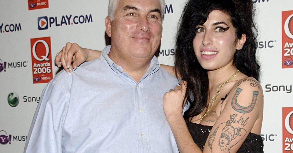 Il padre di Amy Winehouse litiga con gli amici della cantante in una costosa causa |  celebrità