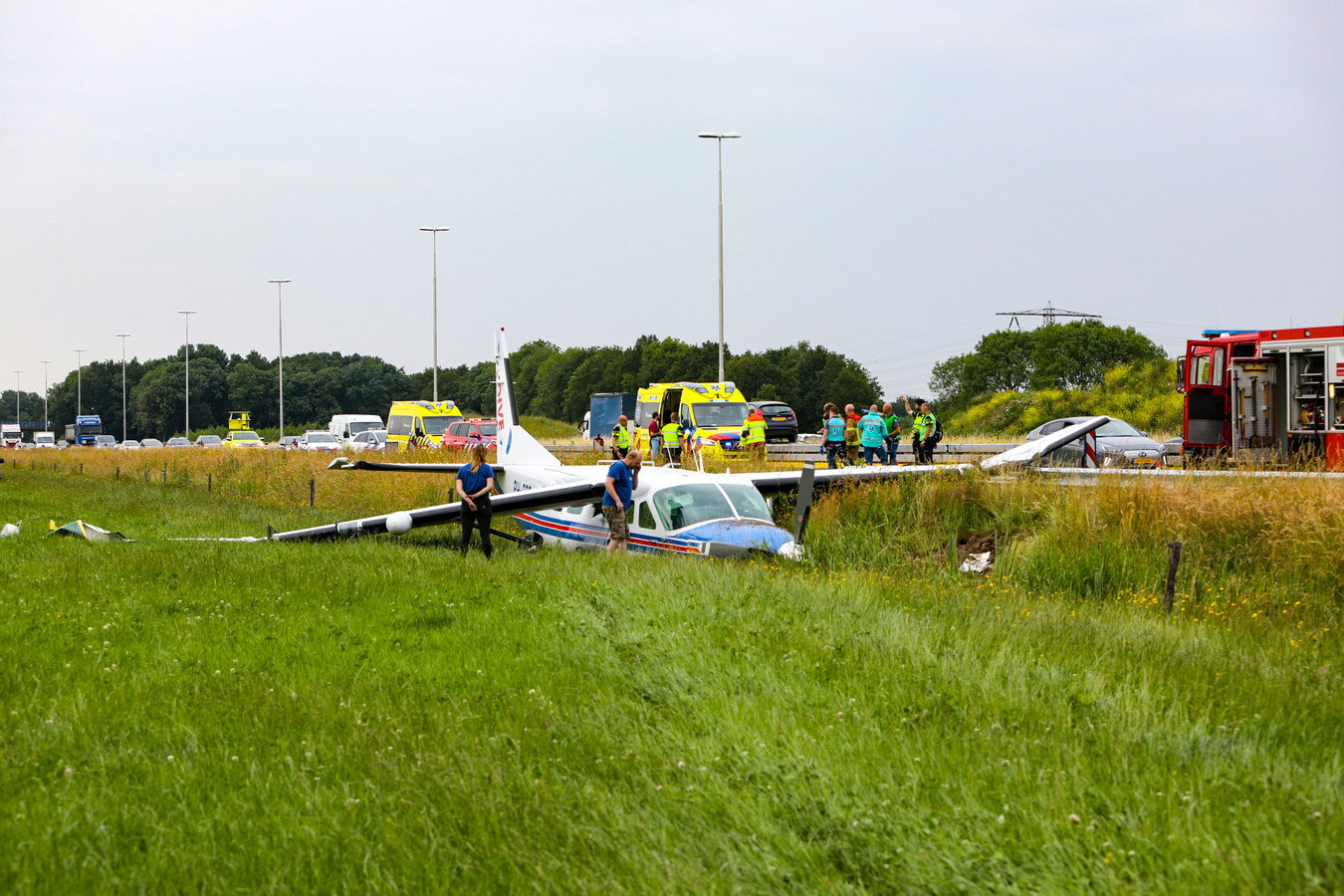 Op deze bijzondere video zie je noodlanding en crash van het vliegtuig