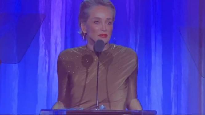 En larmes, Sharon Stone révèle avoir perdu “la moitié de son argent” dans la faillite de la Silicon Valley Bank