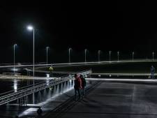 Met een halve graad vorst nu al 2 millimeter ijs op Winterswijkse baan: schaatsers staan te popelen
