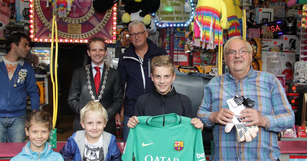 Luuk (12) wint keepers-outfit van Cillessen op kermis | Nijmegen gelderlander.nl