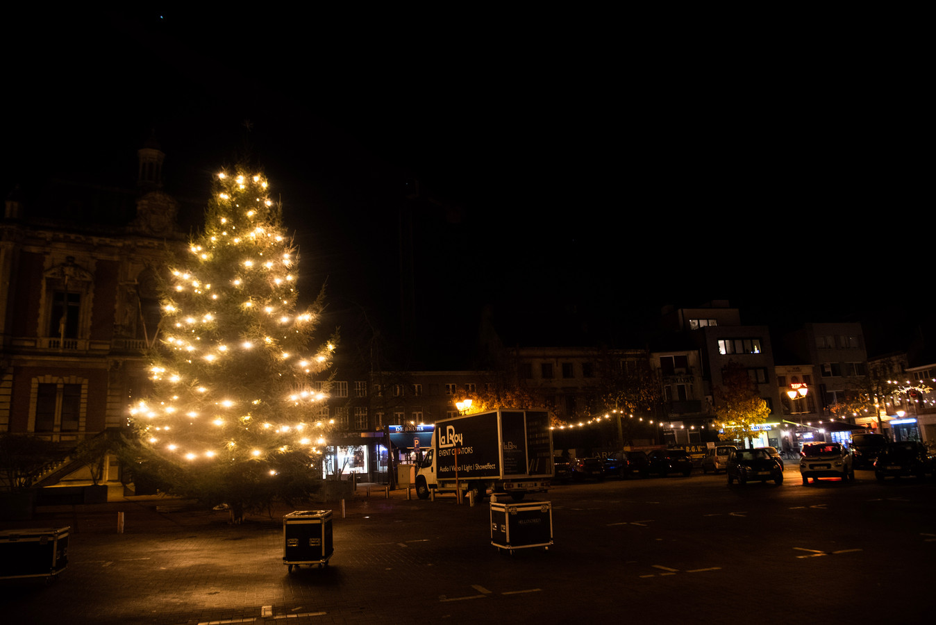 14 Meter Hoge Kerstboom Op Markt Van Wetteren Foto Hlnbe