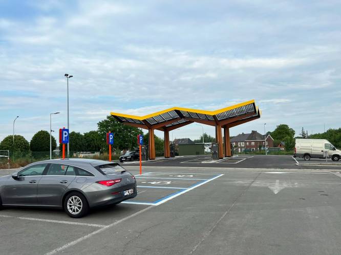 Gratis ijsjes om opening snellaadstation op carpoolparking E40 te vieren