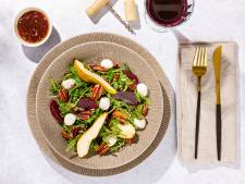 Wat Eten We Vandaag: Rode bietensalade met peer en mozzarella