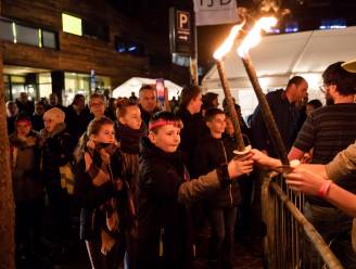 1000 Limburgse jongeren brengen met fakkeltocht licht in de wereld