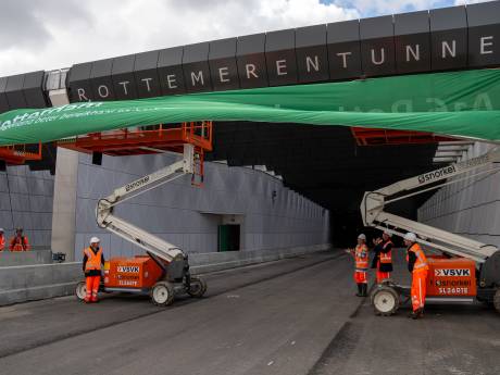 Bouwers over nagelnieuwe Rottemerentunnel (A16): ‘Nog niet eerder op deze schaal vertoond’