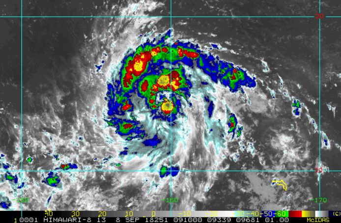 Manghkut. "Enkele eilanden in de Stille Oceaan zullen zich moeten voorbereiden op zware regenval, hoge golven en extreem harde wind", aldus Dexy Roelvink van de weerdienst NoodweerBenelux.