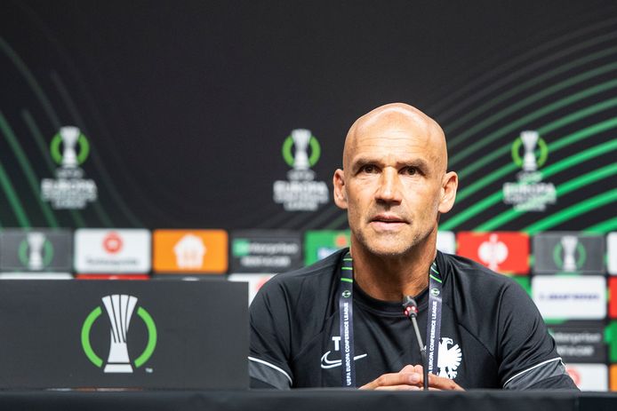 Thomas Letsch tijdens de persconferentie in stadion Ljudski Vrt in Maribor.