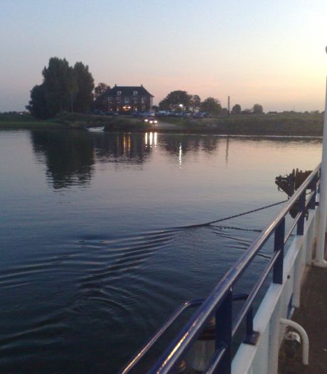 Werk aan Rijnbrug: Opheusdenseveer vaart langer
