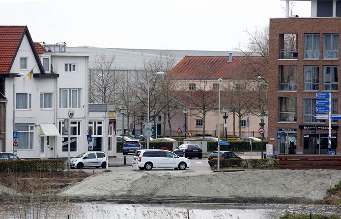Kruising De Knossel met het begin van de reconstructie door een gedeelte van De Vest te dempen.