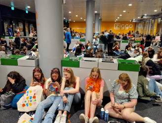 Brabantse reizigers stranden nadat treinverkeer rond Amsterdam platligt: ‘Erg dat je van NS niks hoort of ziet’ 