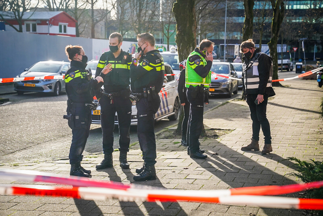 De politie heeft woensdagochtend aan de Bisschopsmolen in Eindhoven een inbreker neergeschoten.