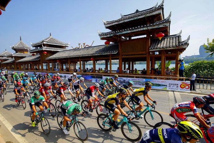 Onmiskenbaar in China: het peloton tijdens de Ronde van Guangxi.
