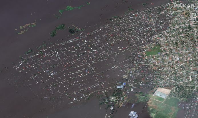 На спутниковом снимке видно, как деревня Кринки на контролируемом Россией побережье находится под водой.